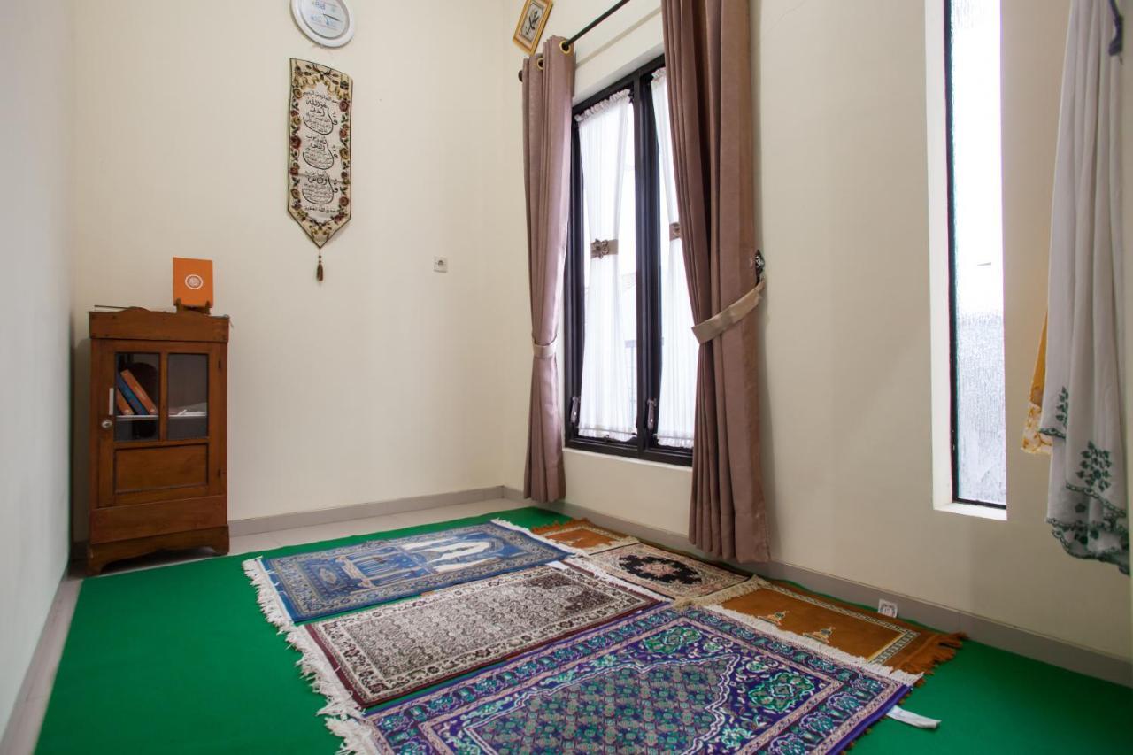 Reddoorz Syariah Near Singha Merjosari Park มะลัง ภายนอก รูปภาพ